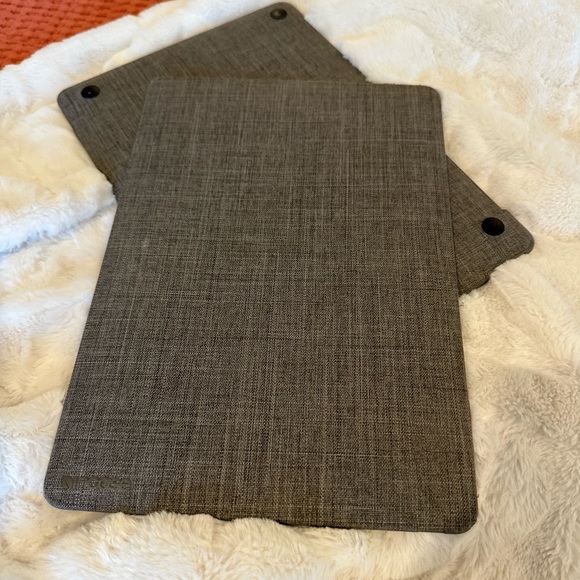 Incase Textured Hardshell w/Woolenex for MacBook Air Retina (13-inch, 2019-2018) - Picture 4 of 6